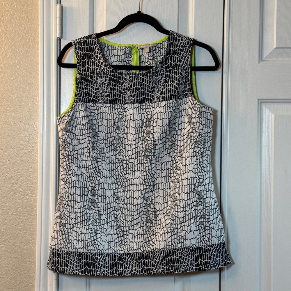 Banana Republic Sleeveless Shell Black & White Artistic‎ Pattern Accent, Sz 10